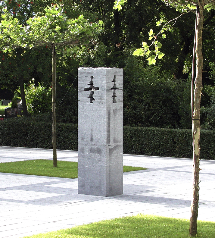 *Raumbruch 10*, 2007
Stadt Weingarten
Gneis Calanca, 230 x 60 x 60