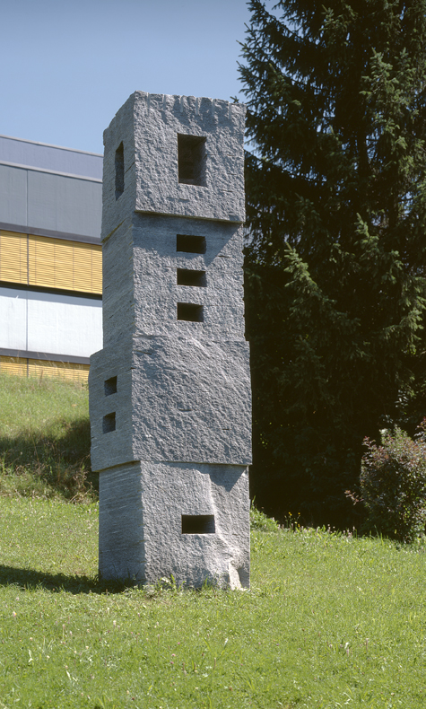 *[schichtweise]:1*, 2005
Gewerbliche Schulen, Ravensburg
Gneis Calanca, 415 x 114 x 120