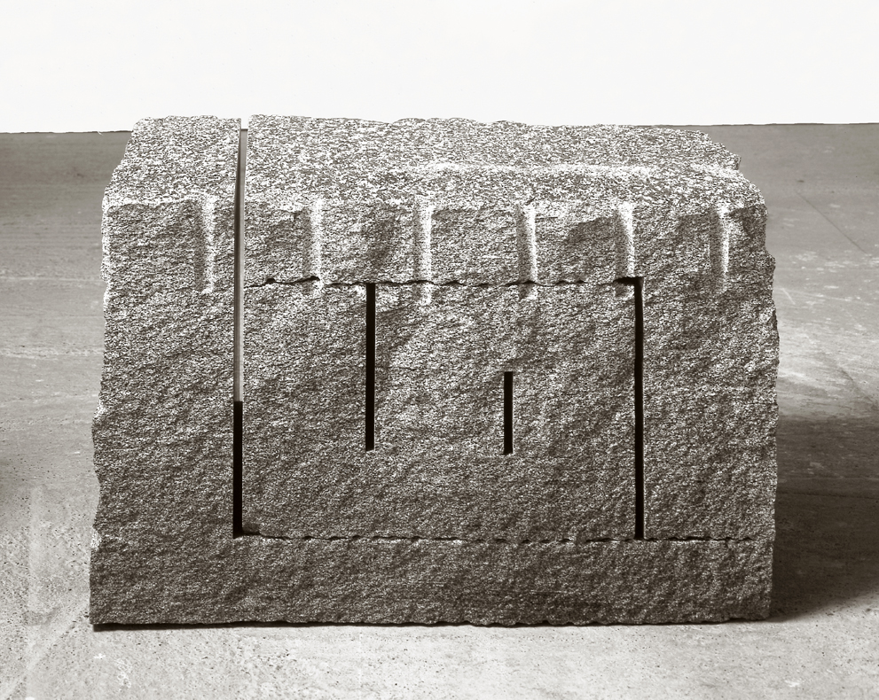 *Einschnitt 15*, 2000
Gneis Calanca
58 x 96 x 61