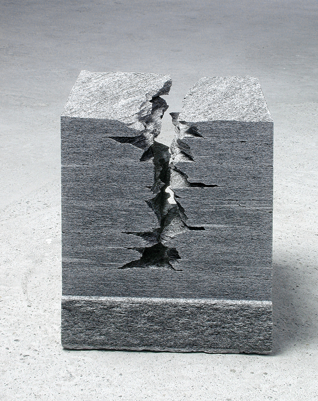 *Raumbruch 8*, 2001/03
Gneis Calanca
32 x 27,2 x 25,4