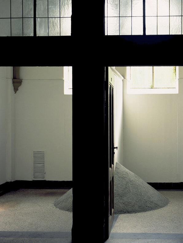 *2 Halbkegel*, 1999
Alles hat seine Zeit, Pragfriedhof, Stuttgart