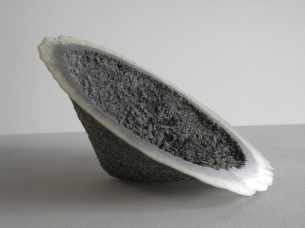 *Kegelh&uuml;lle*, 2001
Granitstaub, Kunstharz, 10 x 18 x 15