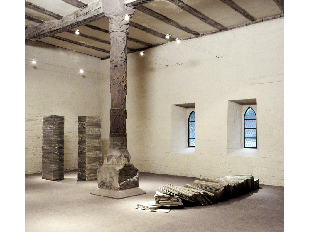 *INFIRMERIE*, 2000
Andrea Kernbach, Graupappe, 40 x 400 x 100