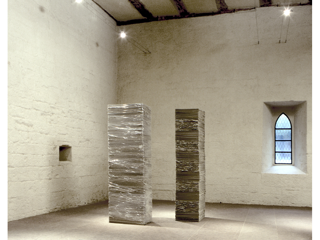 *INFIRMERIE*, 2000
Andrea Kernbach, Graupappe, Folie,  je 180 x 60 x 40