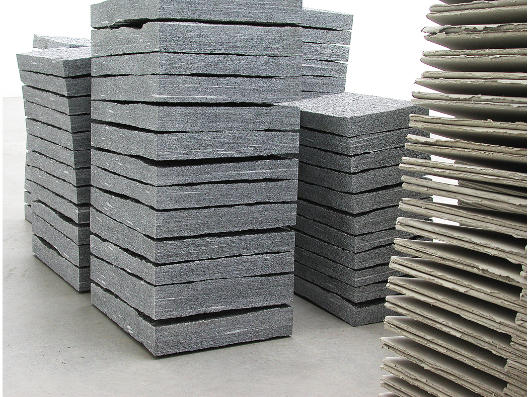 *[schichtweise]:*, 2006
Graupappe, Gneis Calanca
Galerie Wohlh&uuml;ter, Leibertingen-Thalheim