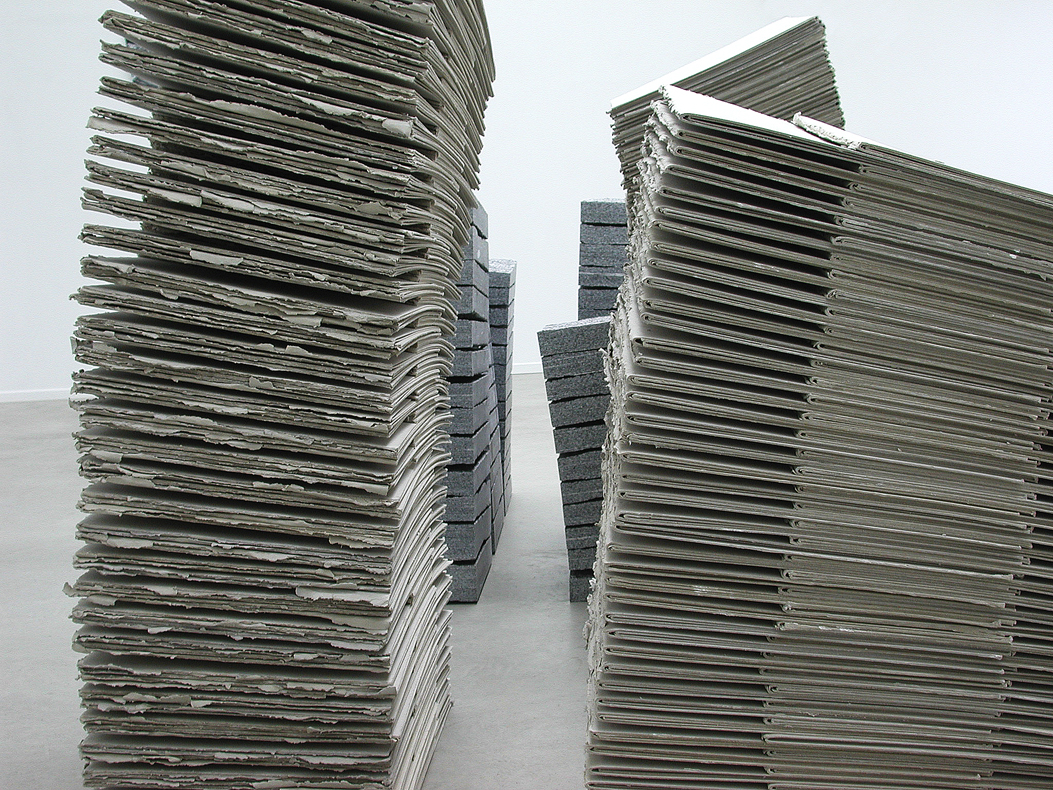 *[schichtweise]:*, 2006
Graupappe, Gneis Calanca
Galerie Wohlh&uuml;ter, Leibertingen-Thalheim